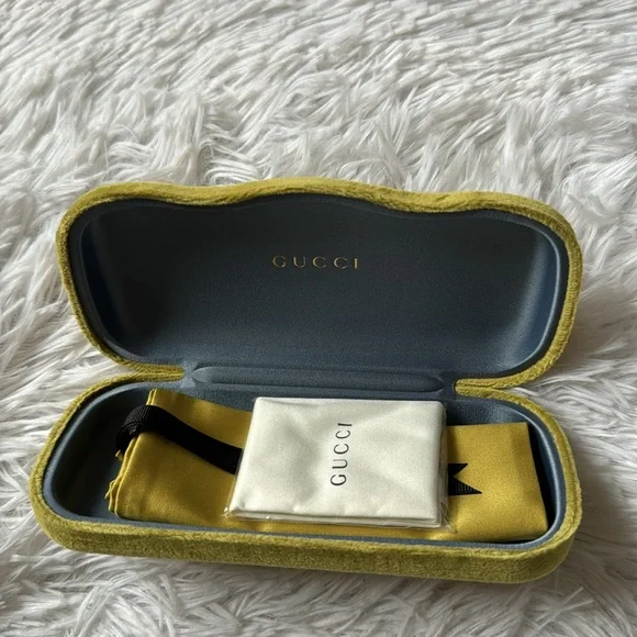 Gucci | Accessories | Cgucci Velvet Sunglasses Case | Poshmark display picture 3